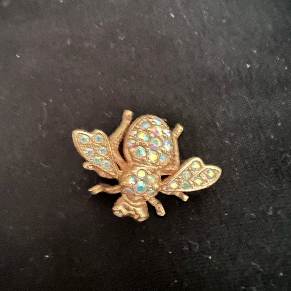 Joan Rivers GoldTone Multicolor Rhinestone Bee/fly Shape Brooch Pin vintage.